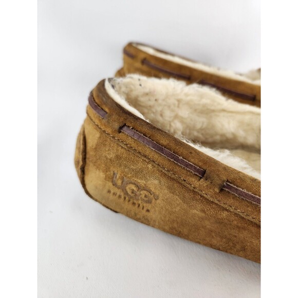 UGG Dakota Slippers Women's 10 House Shoes Tan 5612 Moccasin Loafers Sherpa Wool - Picture 2 of 10